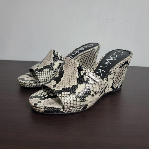 Calvin Klein Britta Wedges Slip On Snake Embossed Leather Round Toe 6.5 - Picture 2 of 9